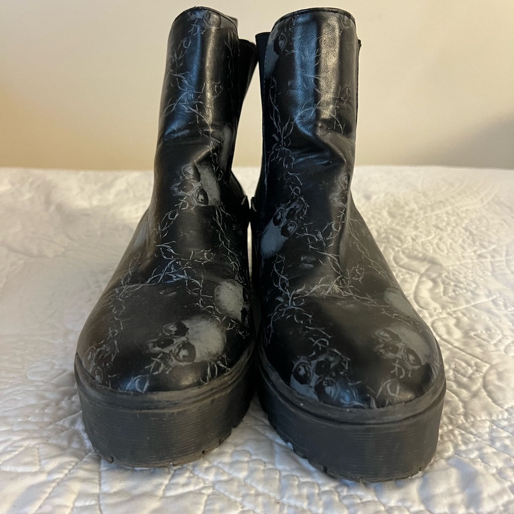 Black platform skull and chain boots. Size 10
